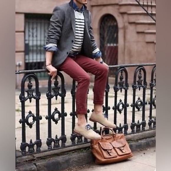 Men’s Old Navy maroon chino pants 36x34 w/ hole - Picture 8 of 8